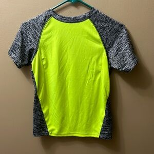 Tek Gear Workout Short SleeveT-Shirt Size Boys Medium 10-12